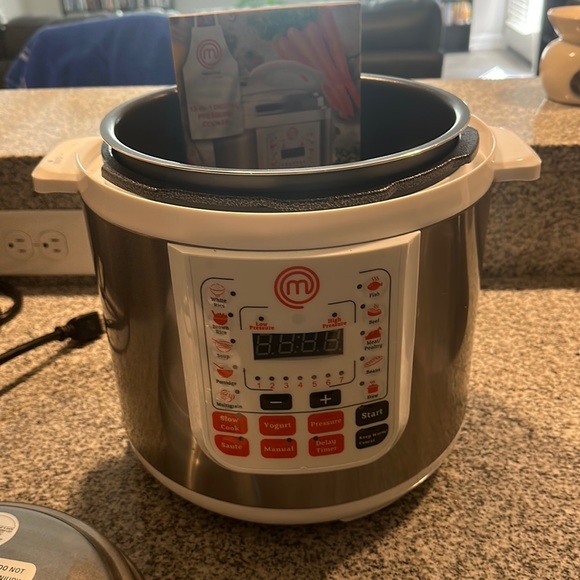 brand new with booklet instapot - Picture 1 of 4